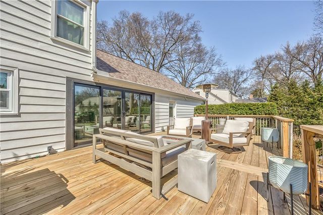 8345 Reinhardt Street, Prairie Village, KS 66206