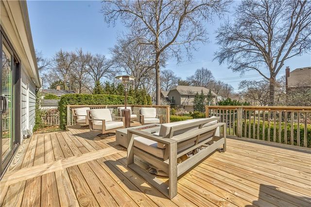 8345 Reinhardt Street, Prairie Village, KS 66206