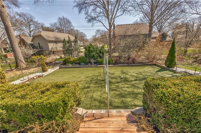 8345 Reinhardt Street, Prairie Village, KS 66206