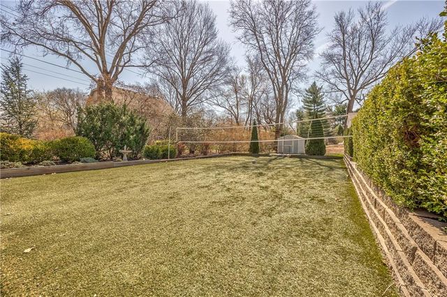 8345 Reinhardt Street, Prairie Village, KS 66206