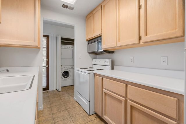 6827 Shiloh Ct, Stockton, CA 95219