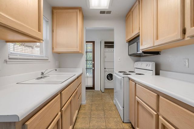 6827 Shiloh Ct, Stockton, CA 95219