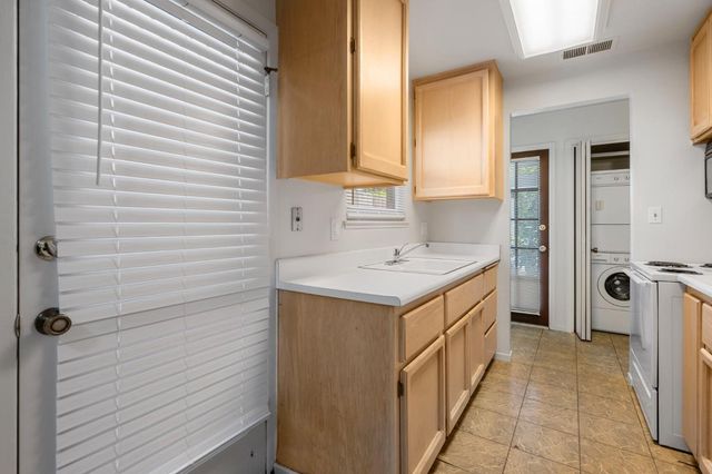 6827 Shiloh Ct, Stockton, CA 95219