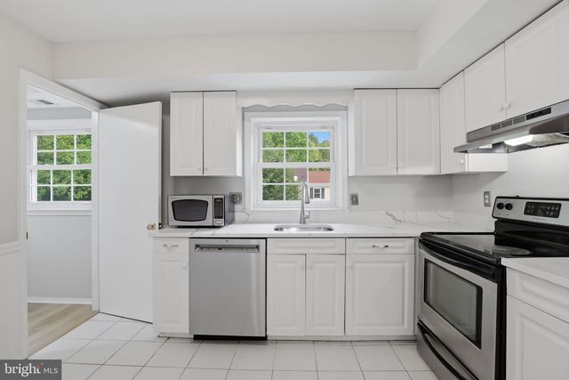 7739 TIVERTON DR, Springfield, VA 22152