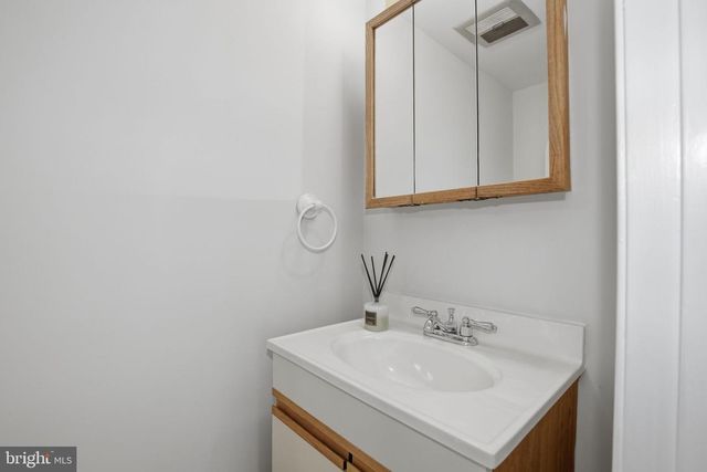 7739 TIVERTON DR, Springfield, VA 22152