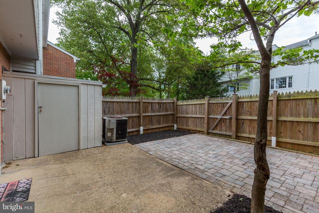 7739 TIVERTON DR, Springfield, VA 22152