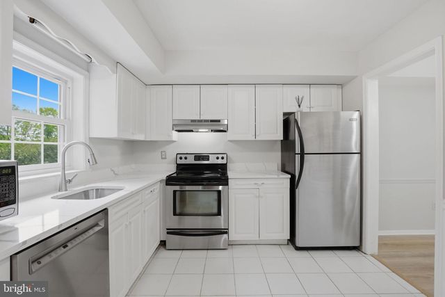 7739 TIVERTON DR, Springfield, VA 22152