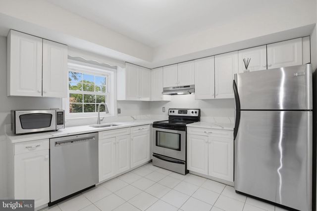 7739 TIVERTON DR, Springfield, VA 22152