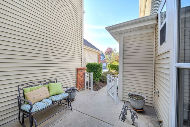 290 Remington Drive, St. Charles, IL 60175