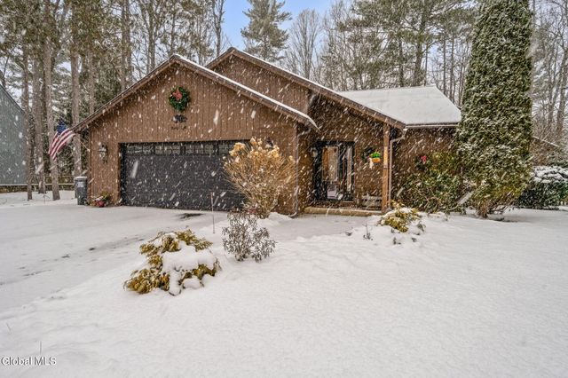 38 May Apple Way, Malta, NY 12020