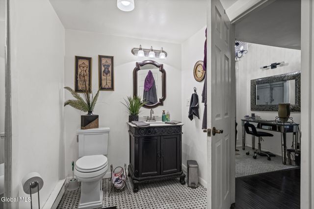 38 May Apple Way, Malta, NY 12020