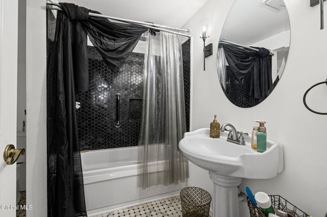 38 May Apple Way, Malta, NY 12020