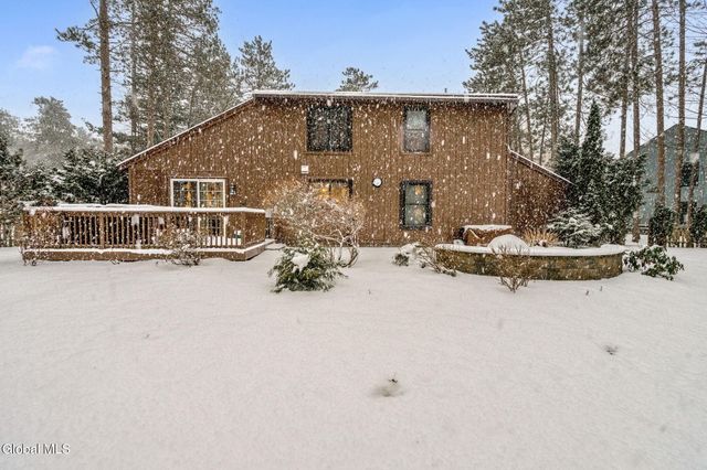 38 May Apple Way, Malta, NY 12020