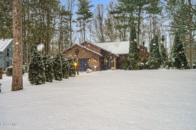 38 May Apple Way, Malta, NY 12020