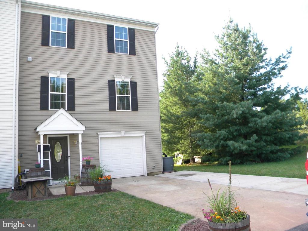 2231 WALNUT BOTTOM RD #16, York, PA 17408