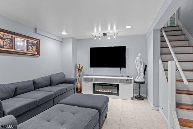 148 Locust Dr, Union Twp., NJ 07083
