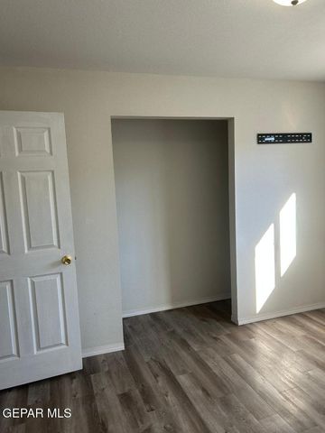 8068 N DESERT Boulevard, Canutillo, TX 79835