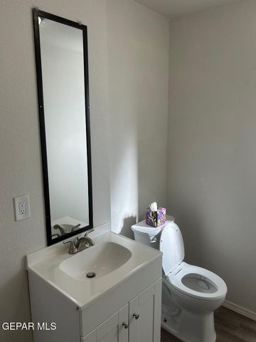 8068 N DESERT Boulevard, Canutillo, TX 79835