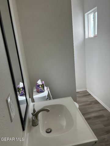 8068 N DESERT Boulevard, Canutillo, TX 79835