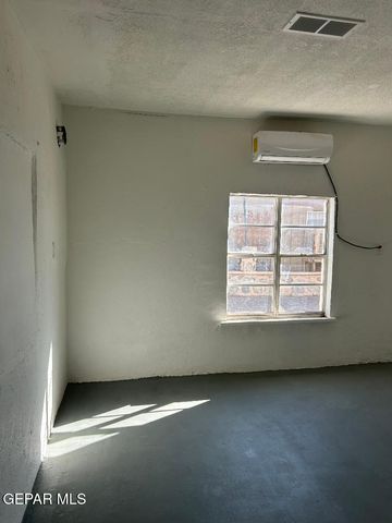 8068 N DESERT Boulevard, Canutillo, TX 79835