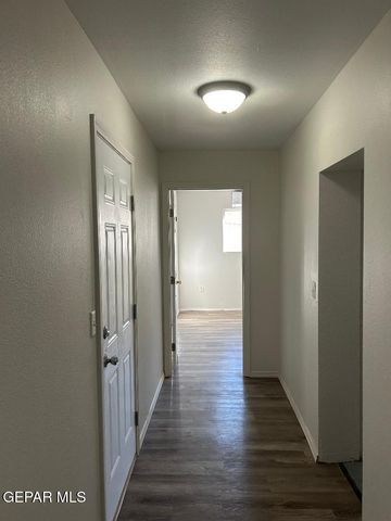 8068 N DESERT Boulevard, Canutillo, TX 79835