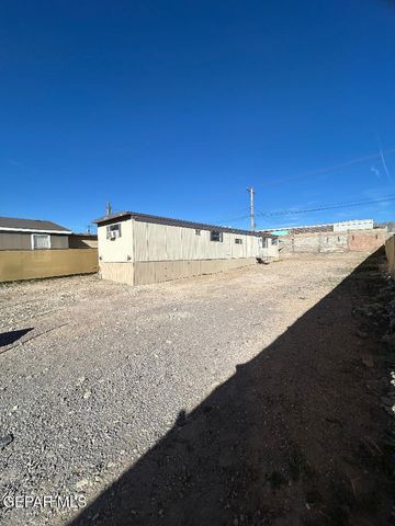 8068 N DESERT Boulevard, Canutillo, TX 79835