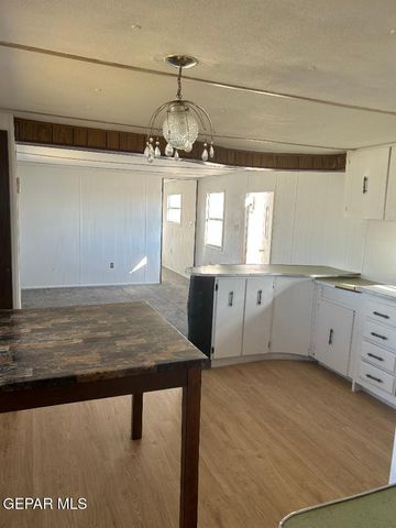 8068 N DESERT Boulevard, Canutillo, TX 79835