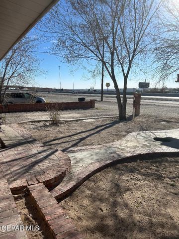 8068 N DESERT Boulevard, Canutillo, TX 79835