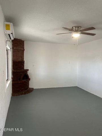 8068 N DESERT Boulevard, Canutillo, TX 79835