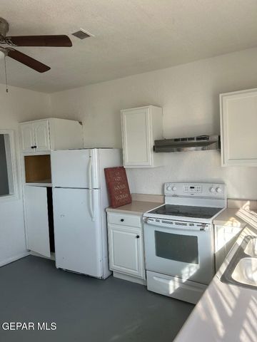 8068 N DESERT Boulevard, Canutillo, TX 79835