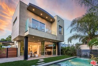 8932 Dorrington Avenue, Los Angeles, CA 90048