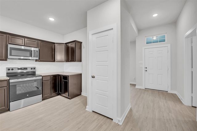 124 Maybelline RD, Jarrell, TX 76537