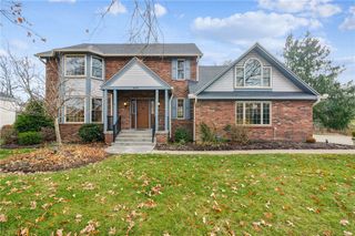 2637 Rossmoor Dr, Upper St Clair, PA 15241