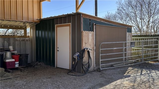 404 Wilson Street N, Madisonville, TX 77864