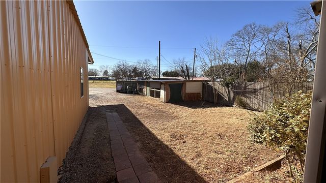 404 Wilson Street N, Madisonville, TX 77864