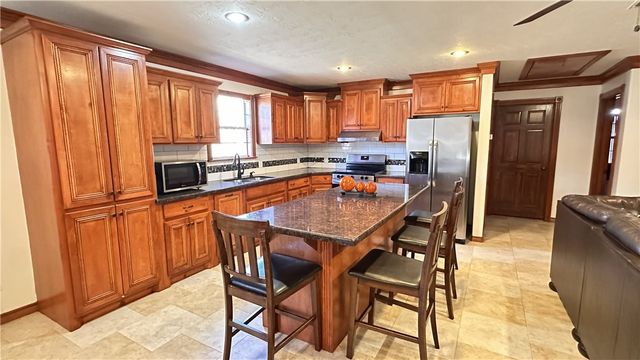 404 Wilson Street N, Madisonville, TX 77864