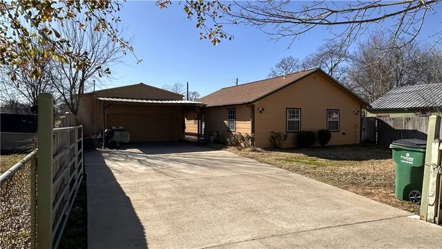 404 Wilson Street N, Madisonville, TX 77864
