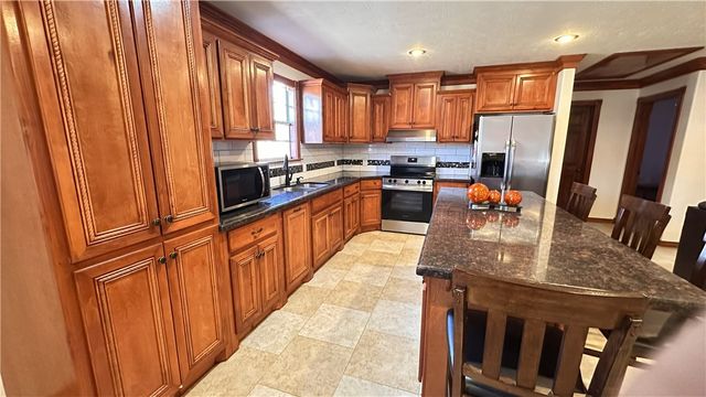 404 Wilson Street N, Madisonville, TX 77864