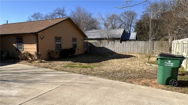 404 Wilson Street N, Madisonville, TX 77864