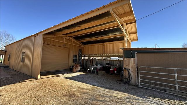 404 Wilson Street N, Madisonville, TX 77864