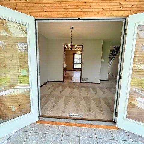 8989 Jasmine Lane S, Cottage Grove, MN 55016