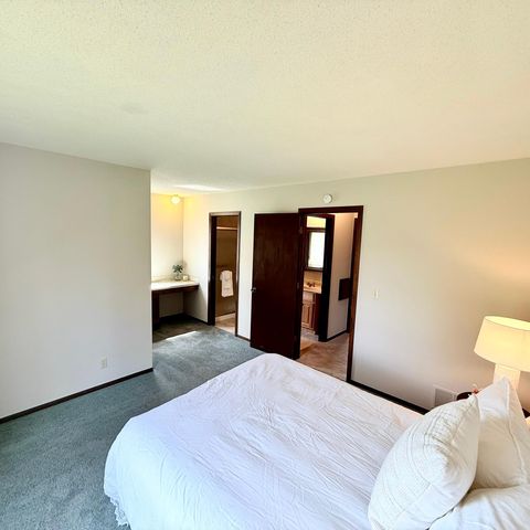 8989 Jasmine Lane S, Cottage Grove, MN 55016