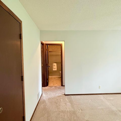8989 Jasmine Lane S, Cottage Grove, MN 55016