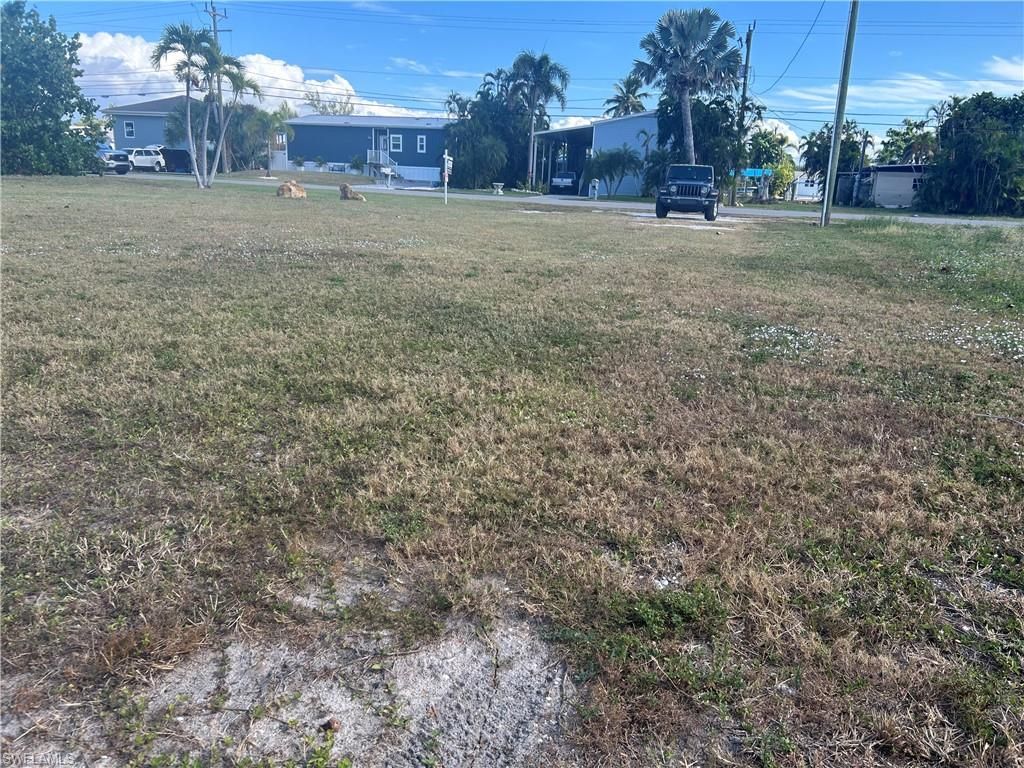 2635 York RD, ST. JAMES CITY, FL 33956 — photo 3