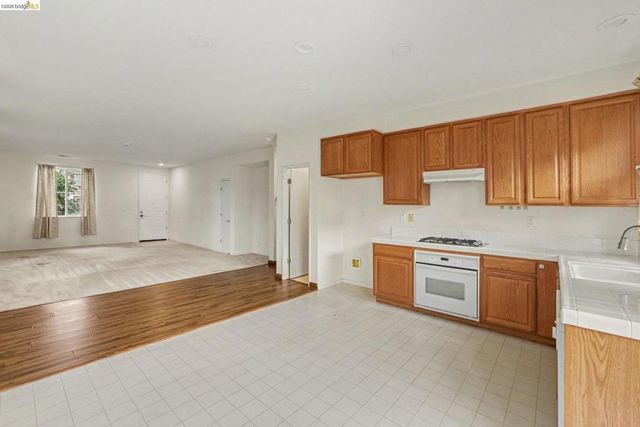 16 Foreman St, Oakley, CA 94561