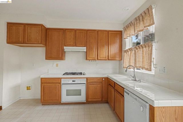 16 Foreman St, Oakley, CA 94561