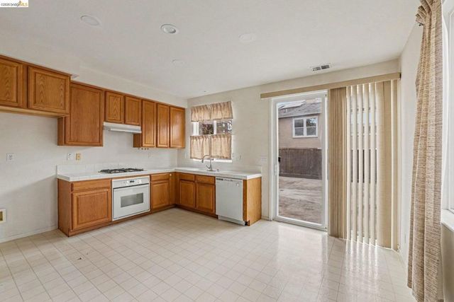 16 Foreman St, Oakley, CA 94561