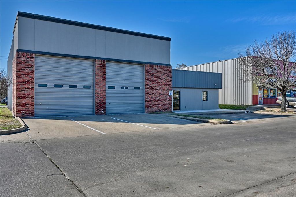 1140 Finfeather Road, Bryan, TX 77803 — photo 2