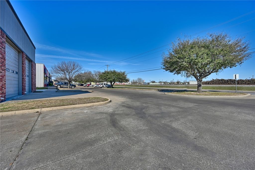 1140 Finfeather Road, Bryan, TX 77803 — photo 4