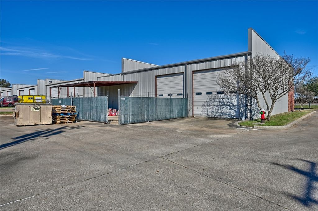 1140 Finfeather Road, Bryan, TX 77803 — photo 5